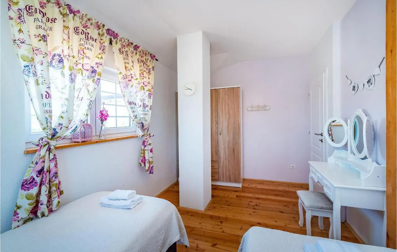 Villa Karmen زاتون 0*,